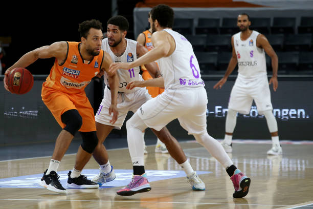 詹姆斯以一 詹姆斯以一