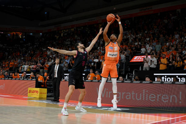 在采访中表 在采访中表