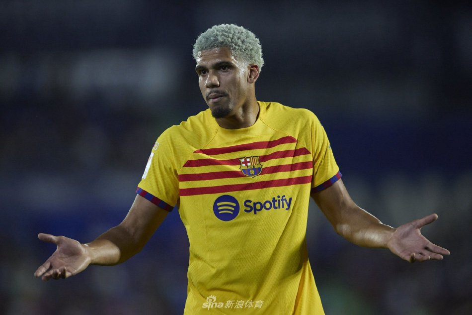 通过边路突 通过边路突